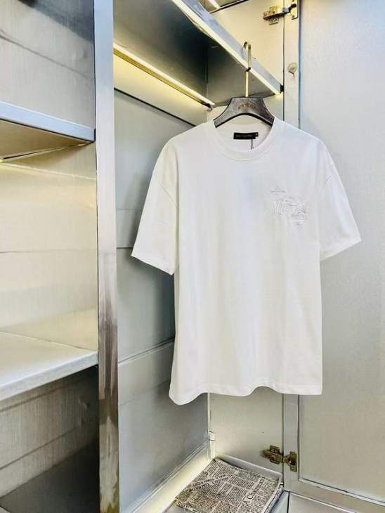 Picture of Louis Vuitton T Shirts Short _SKULVS-XL8qx077509